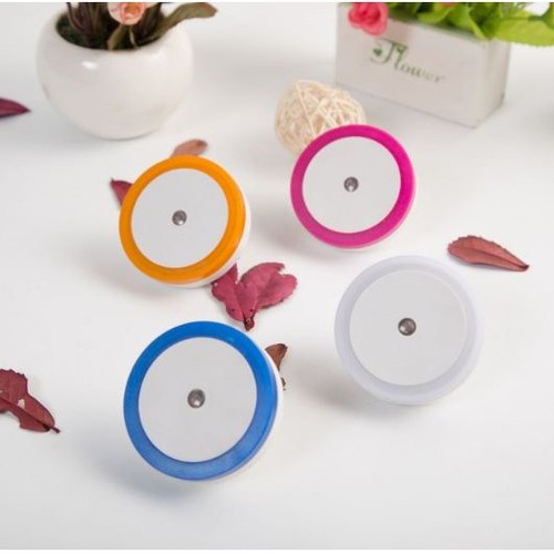 Đèn Ngủ Cảm Ứng Ánh Sáng  (Giao màu ngẫu nhiên)