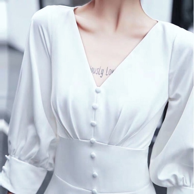 Đầm trắng nút bọc bo eo