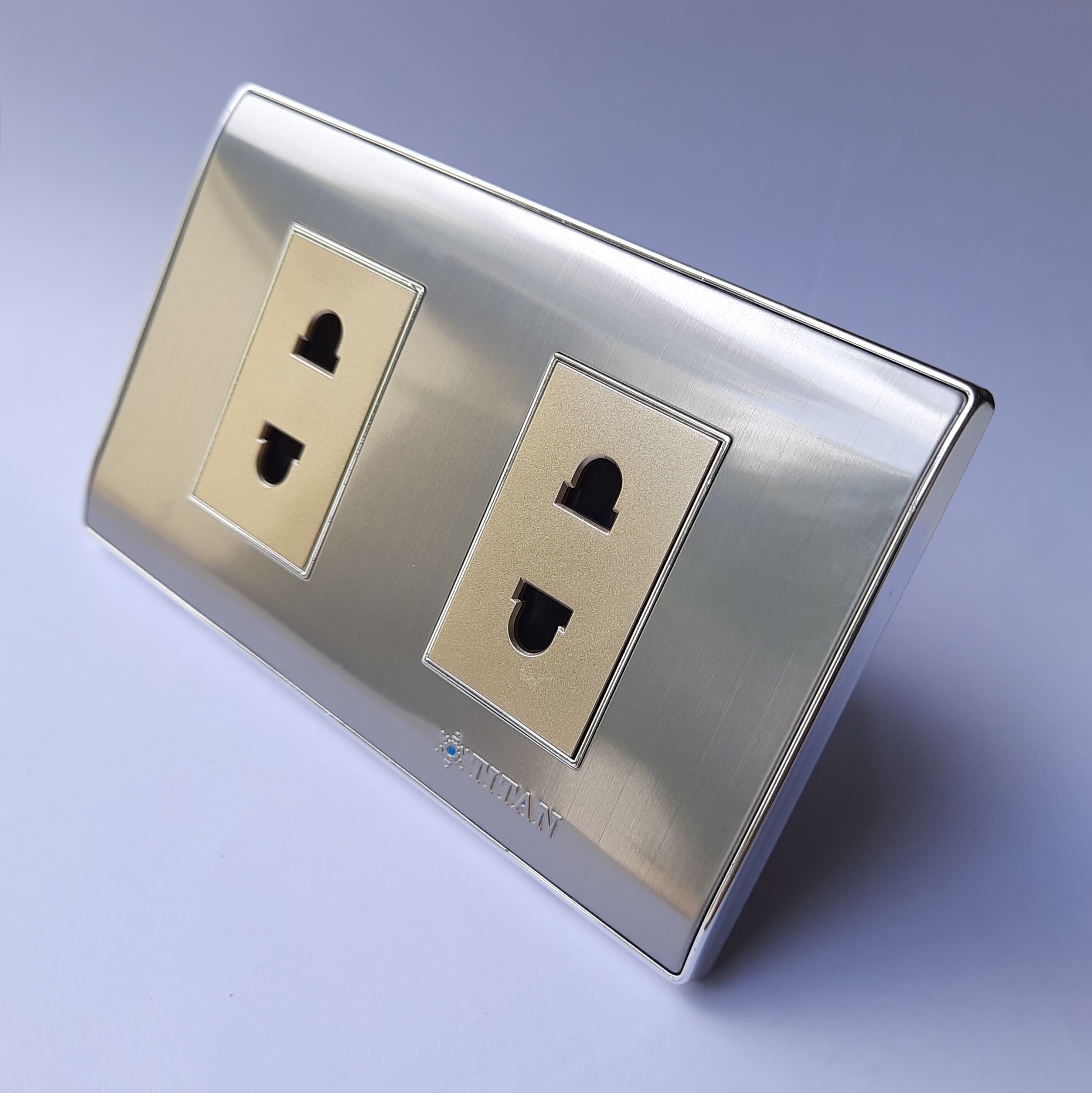 Mặt 2 ổ cắm đơn 2 chấu Titan Silver