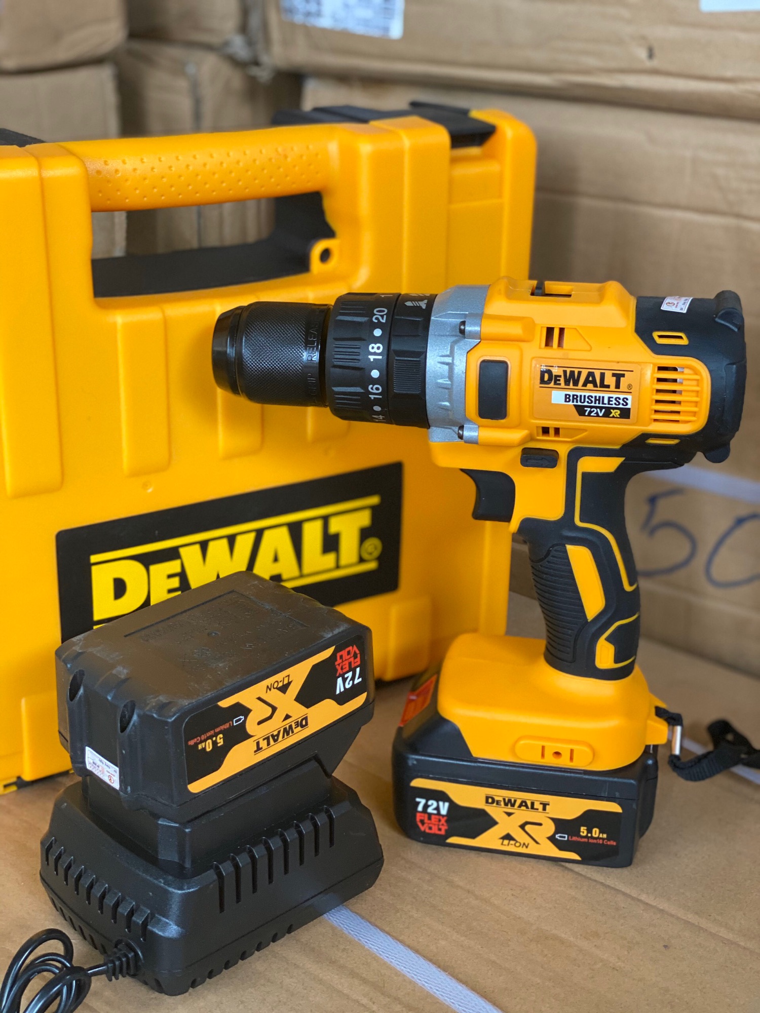 Máy khoan pin DEWALT 72V pin 10 Cells