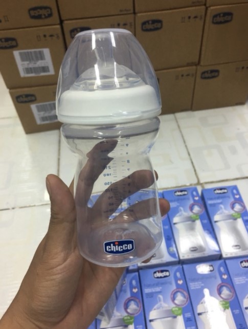 BÌNH SỮA NATURAL FEELING 6M+ CHICCO CHẢY NHANH 330ML