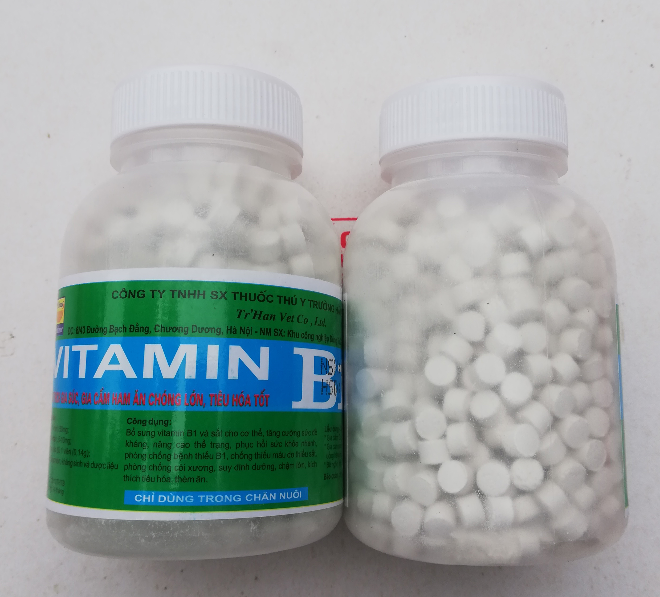 2 lọ Vitamin B1 & Fe 1200 viên 200g Kích thích gia súc, gia cầm ham ăn, chóng lớn, phòng ngừa tiêu chảy, tiêu hóa tốt