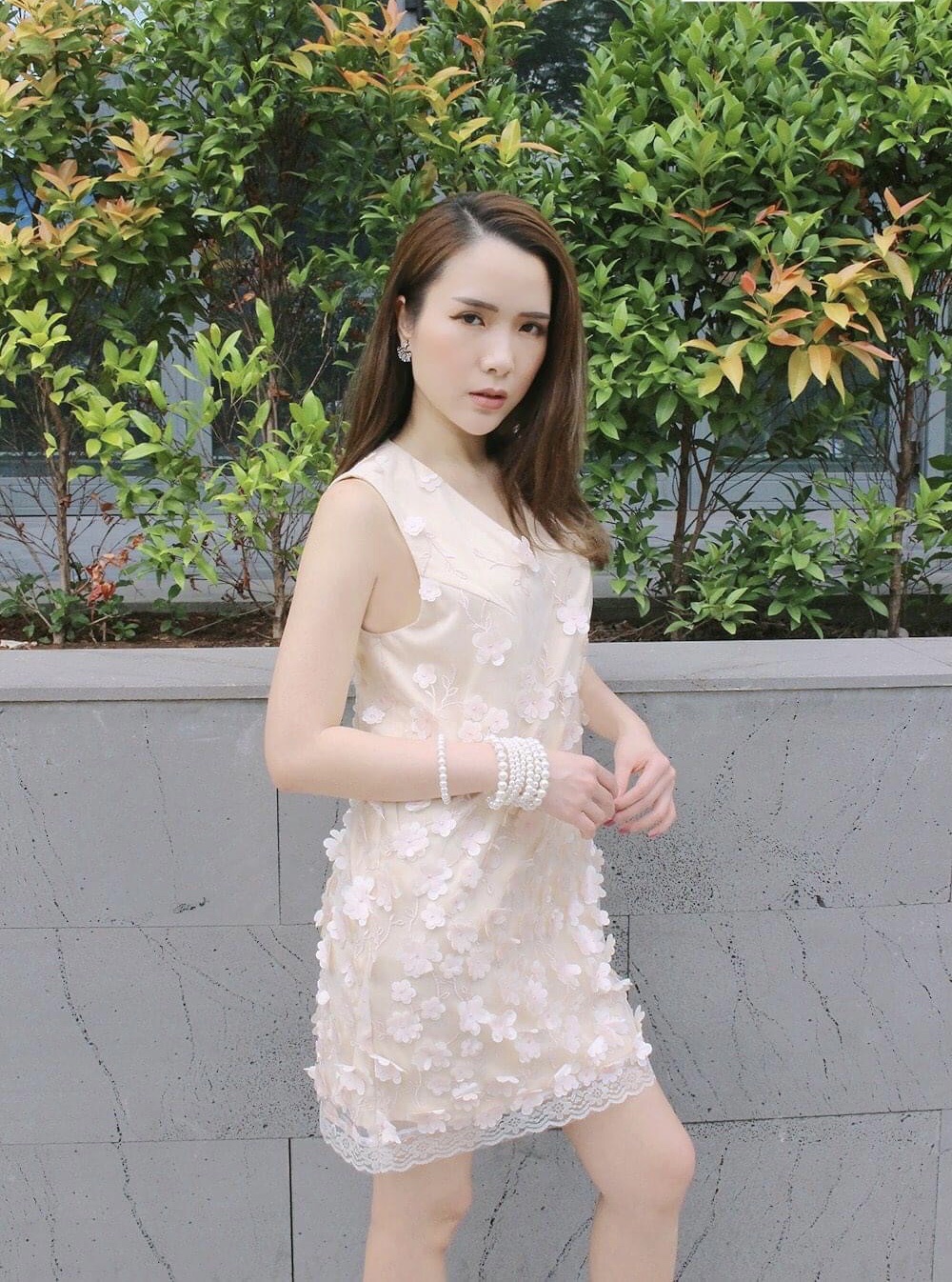 Đầm ren 3D thiết kế đơn giản cổ tim sát nách