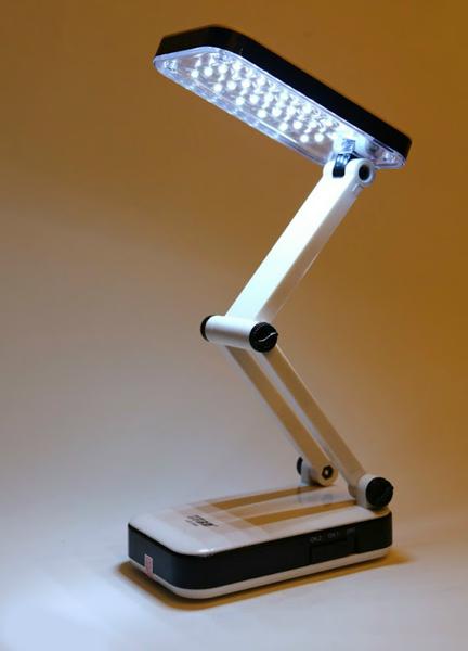 Đèn led để bàn dễ dàng và tiện lợi 24 bóng