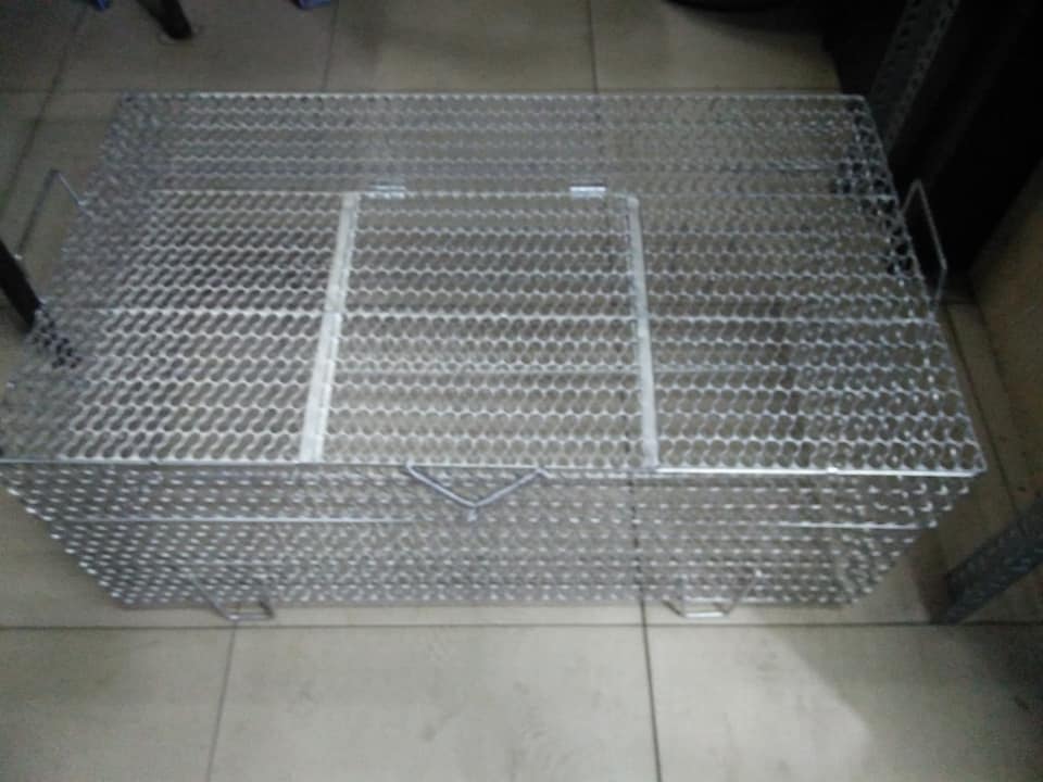 Lồng nuôi gà con lưới mắt sên