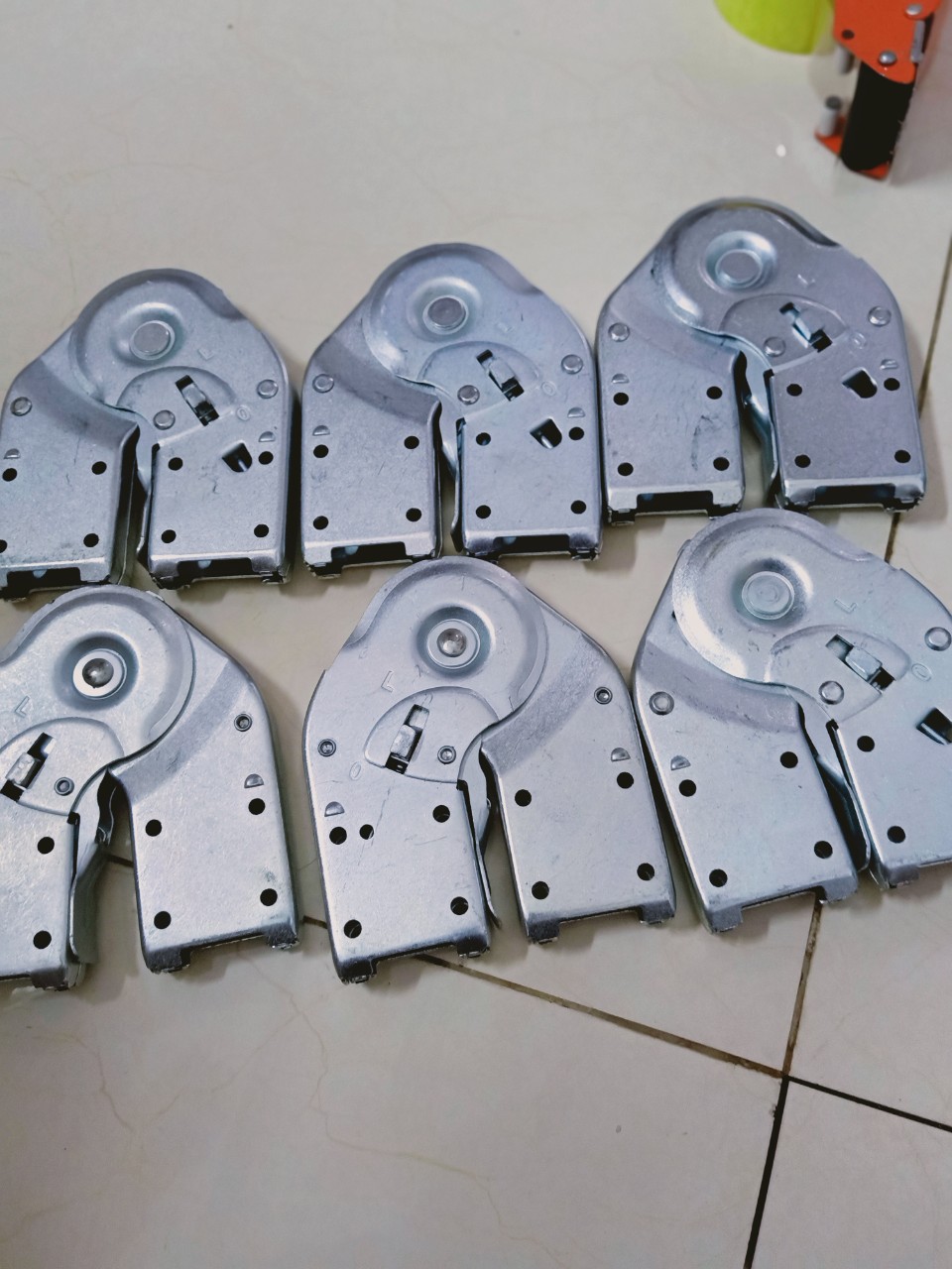 Khóa thang nhôm gấp chữ M