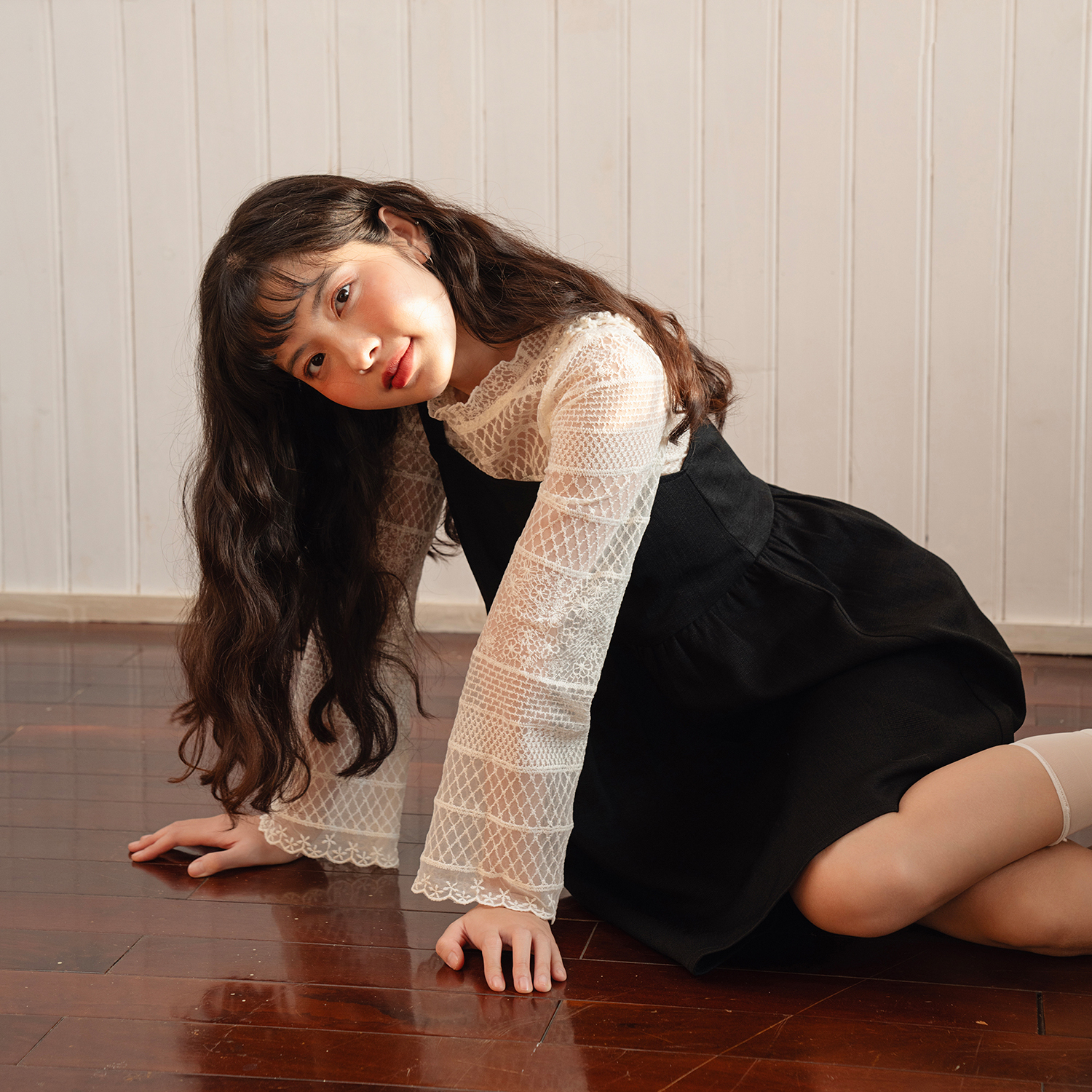 BLEUBIRD Áo ren kèm hai dây Lace Top
