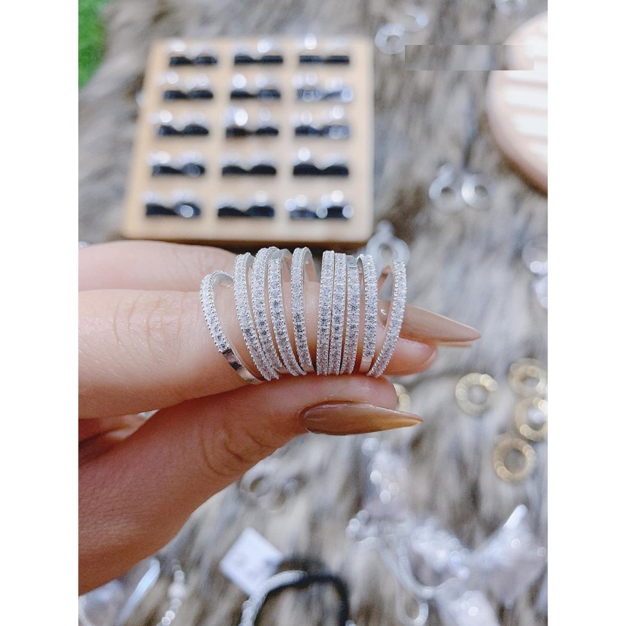 Sập giá nhẫn nữ 1 hàng đá bạc ta nguyên chất