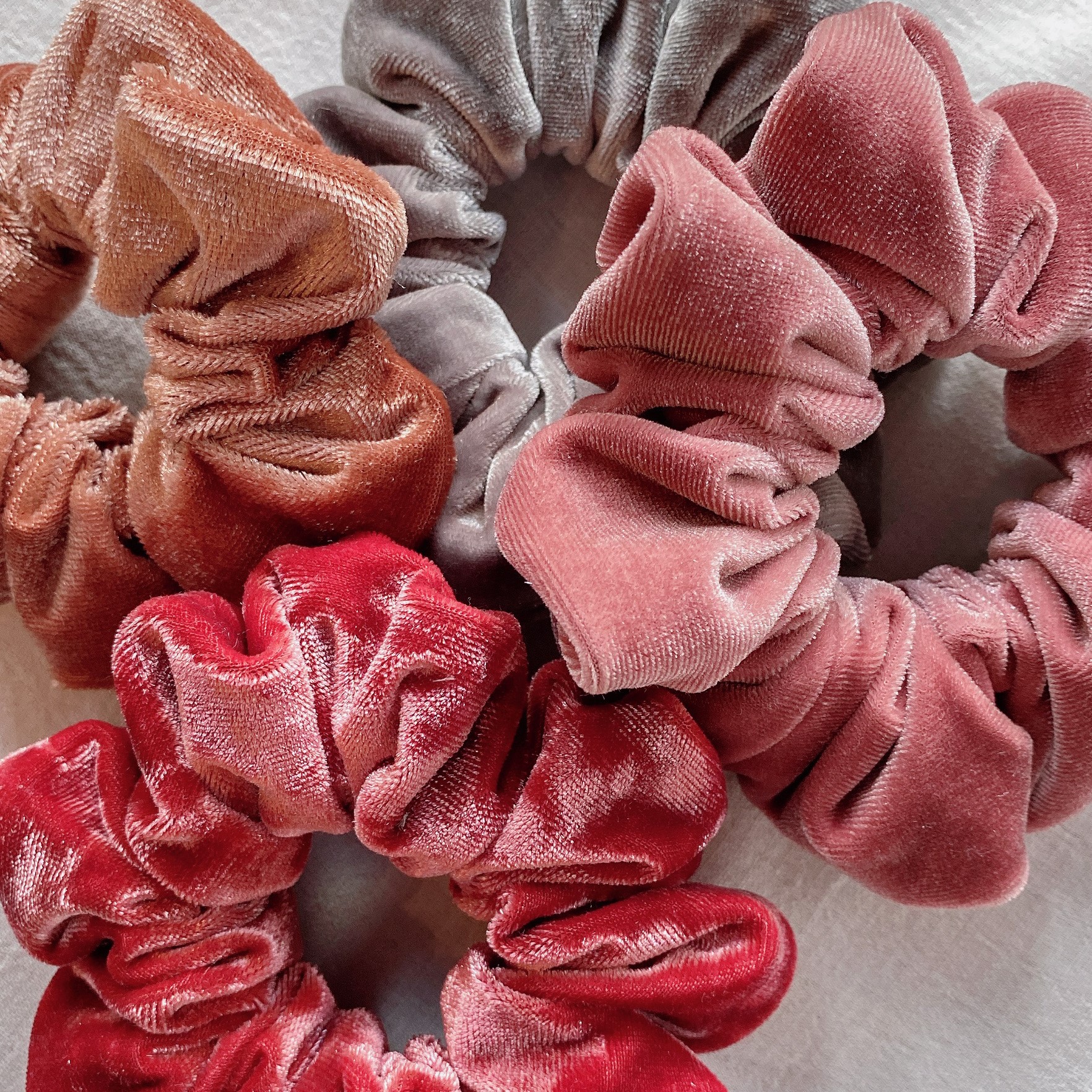 Scrunchies cột tóc vải nhung | scrunchies.intown