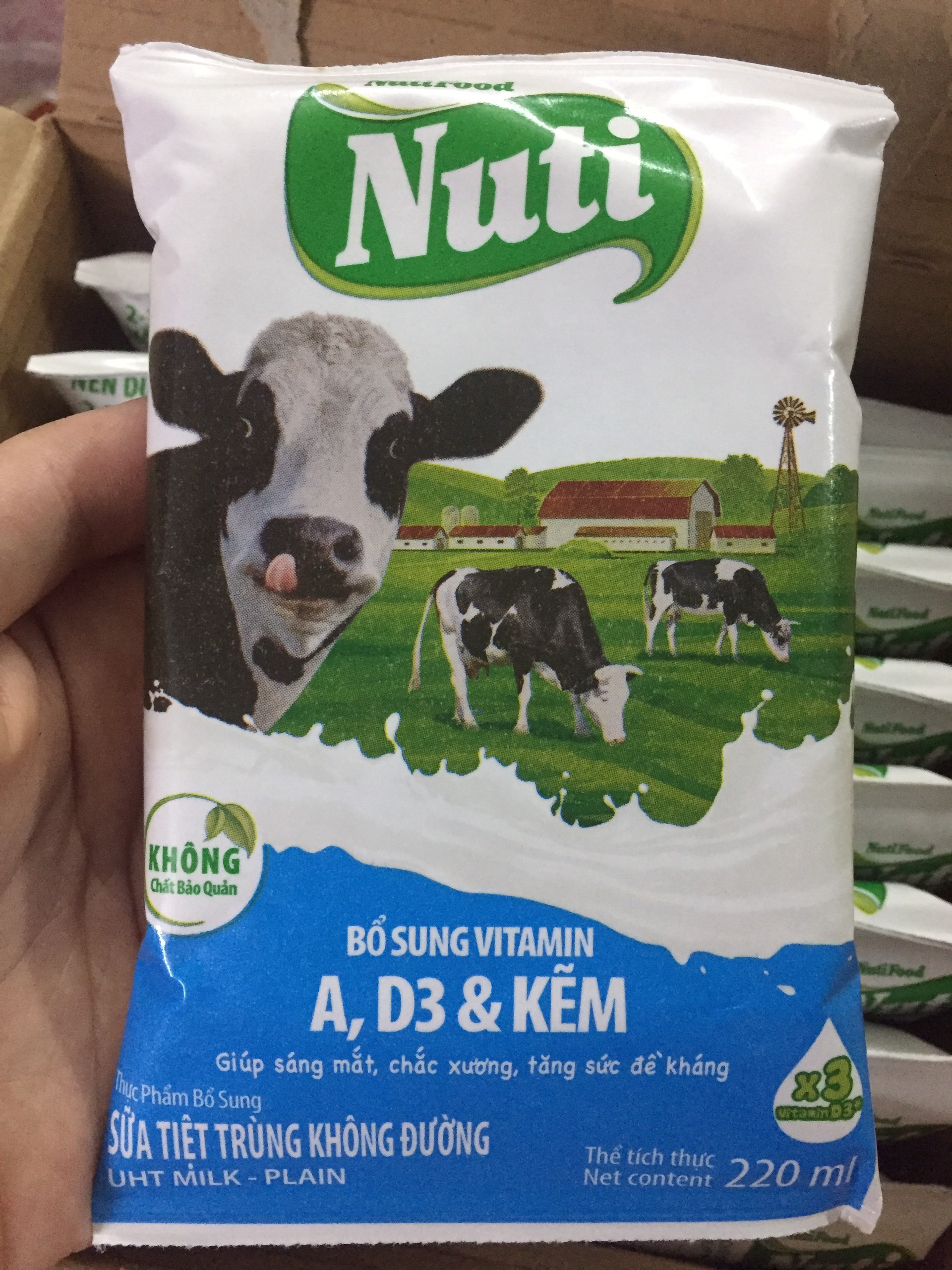 Sữa Túi Không Đường Nutifood 220ml - Combo 2 Gói