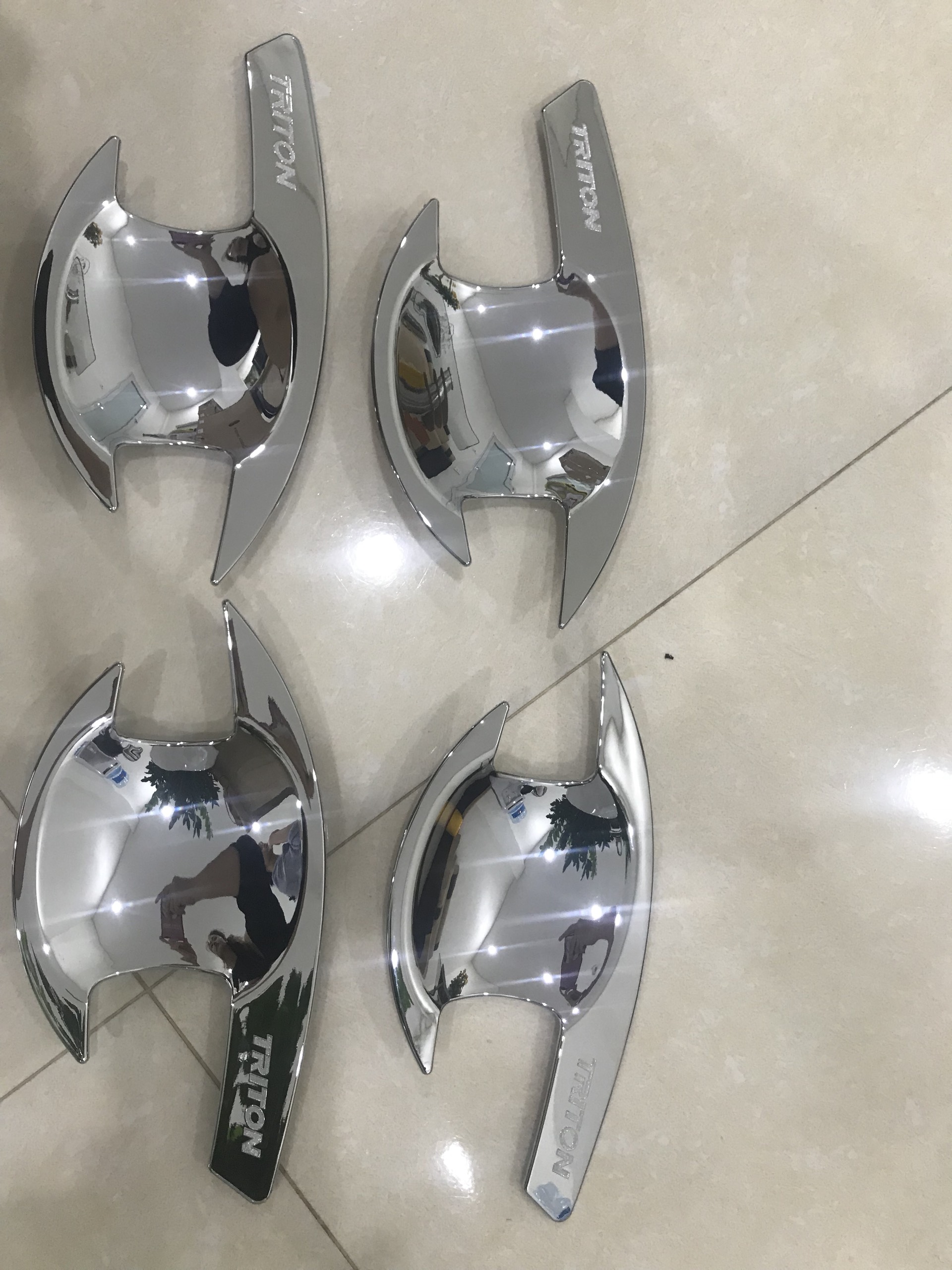 Ốp hõm cửa mạ crom xe Mitsubishi Triton 2016,2017,2018,2019,2020,2021,2022