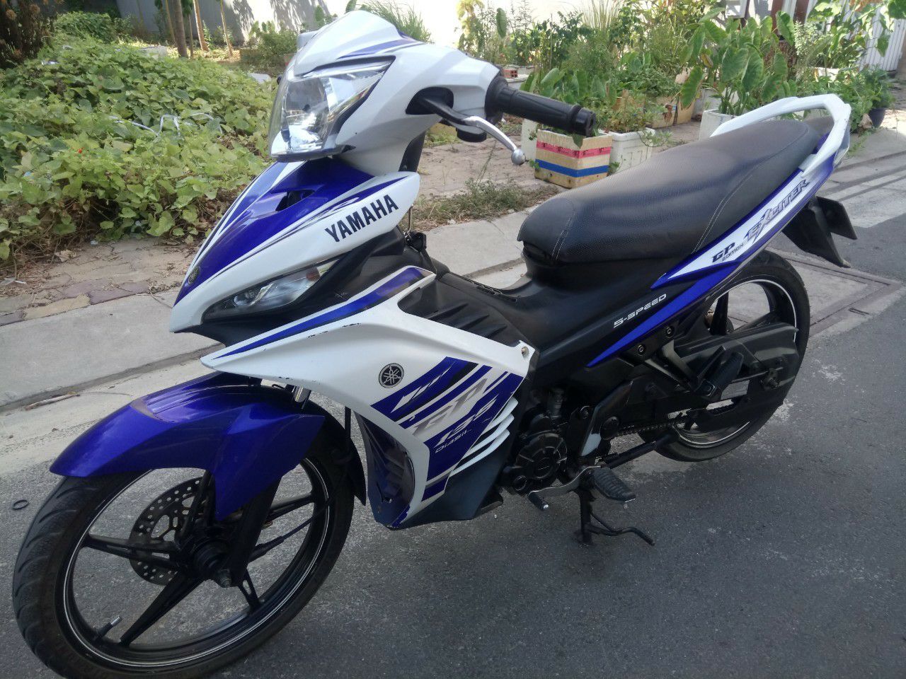 hộp xích dưới exciter 135