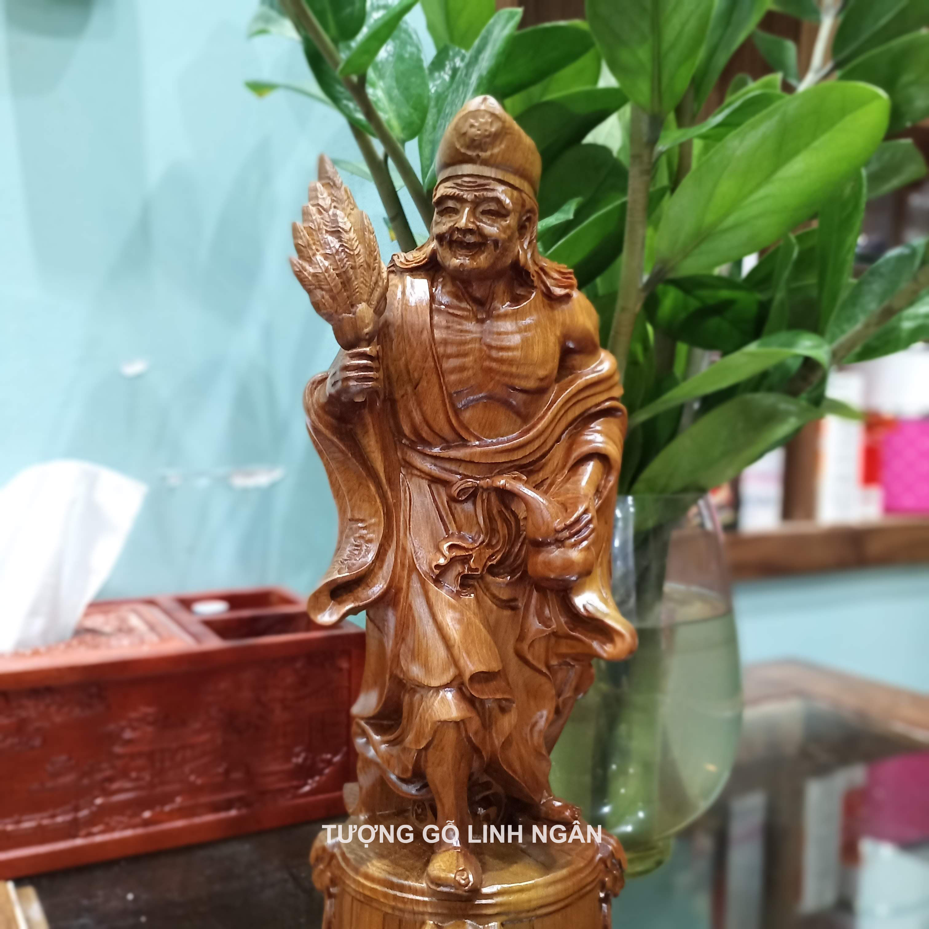 Tượng Tế Công bằng gỗ