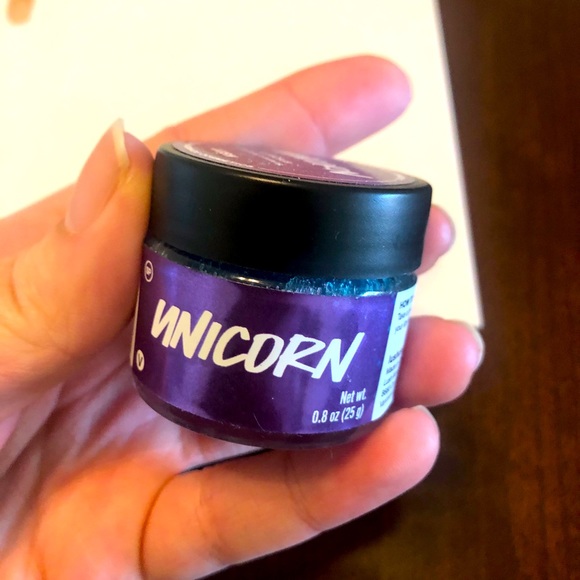 Tẩy da chết môi Lush - Unicorn Lip Scrub