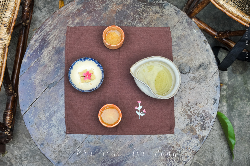 Khăn tay (Khăn mùi xoa) vải linen thêu thủ công – Cúc chi