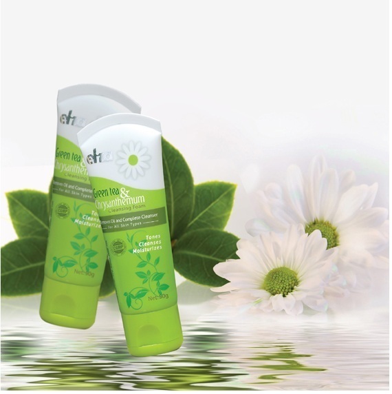 sưa rửa măt Trà xanh hoa cúc eliza