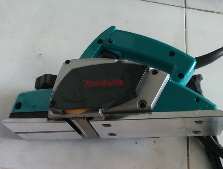 MÁY BÀO GỖ MAKITA N1900B