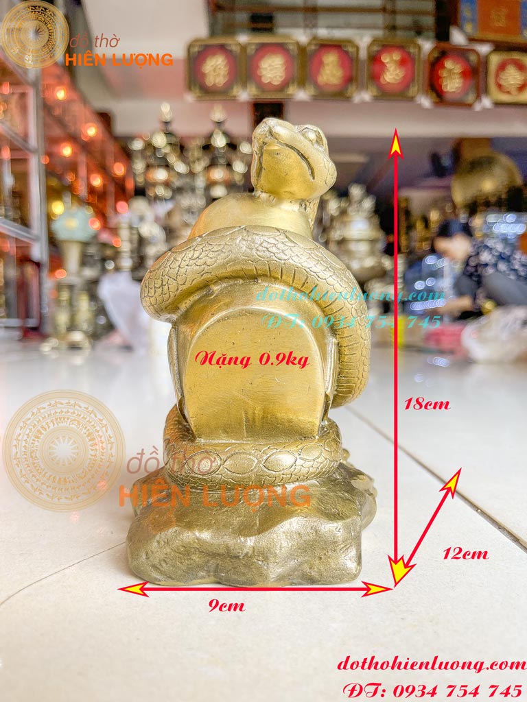 Tượng Rắn Bằng Đồng Phong Thủy Cuốn Thỏi Vàng Cao 18cm - Tượng Rắn 12 Con Giáp
