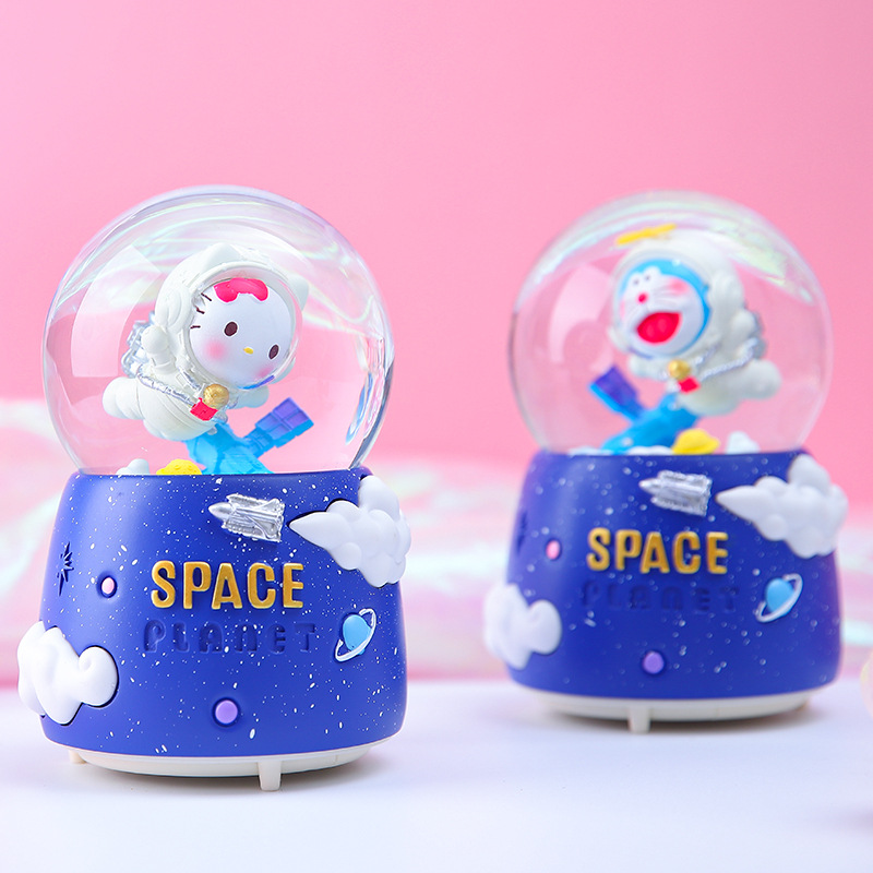 Quả cầu tuyết Doremon Hello Kitty phi hành gia vũ trụ có đèn đổi màu, hiệu ứng âm nhạc, Cầu pha lê tuyết Doraemon Kitty Space