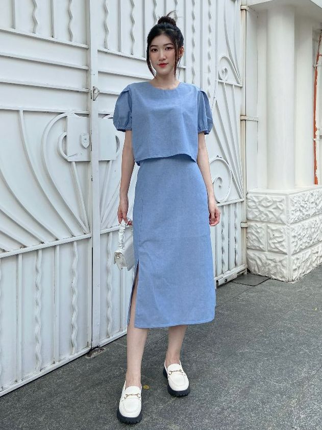 Set áo croptop phối chân váy xẻ Lovadova 23D03C004