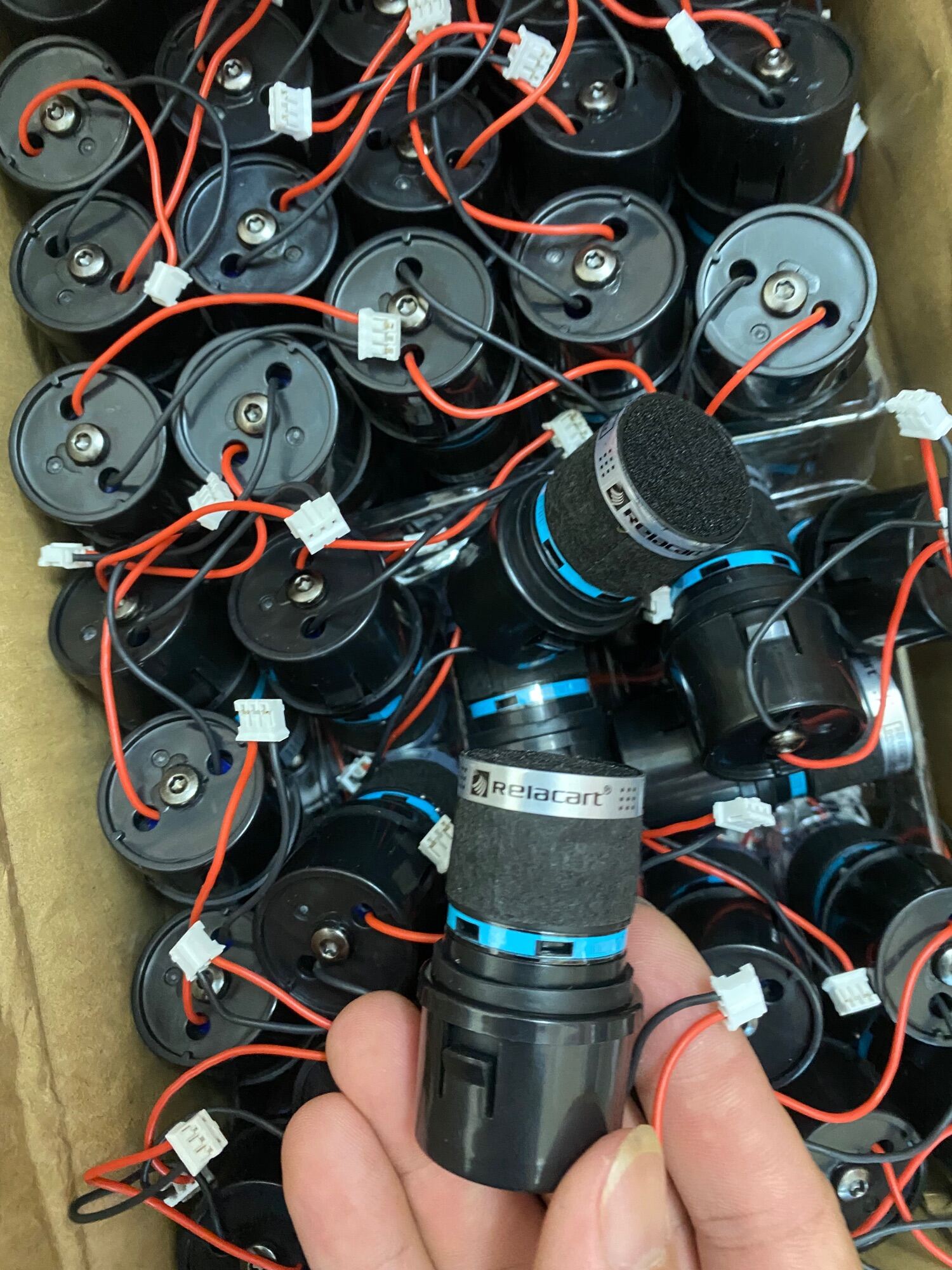Con Mic Relacrt 3300 gia 200k một cái