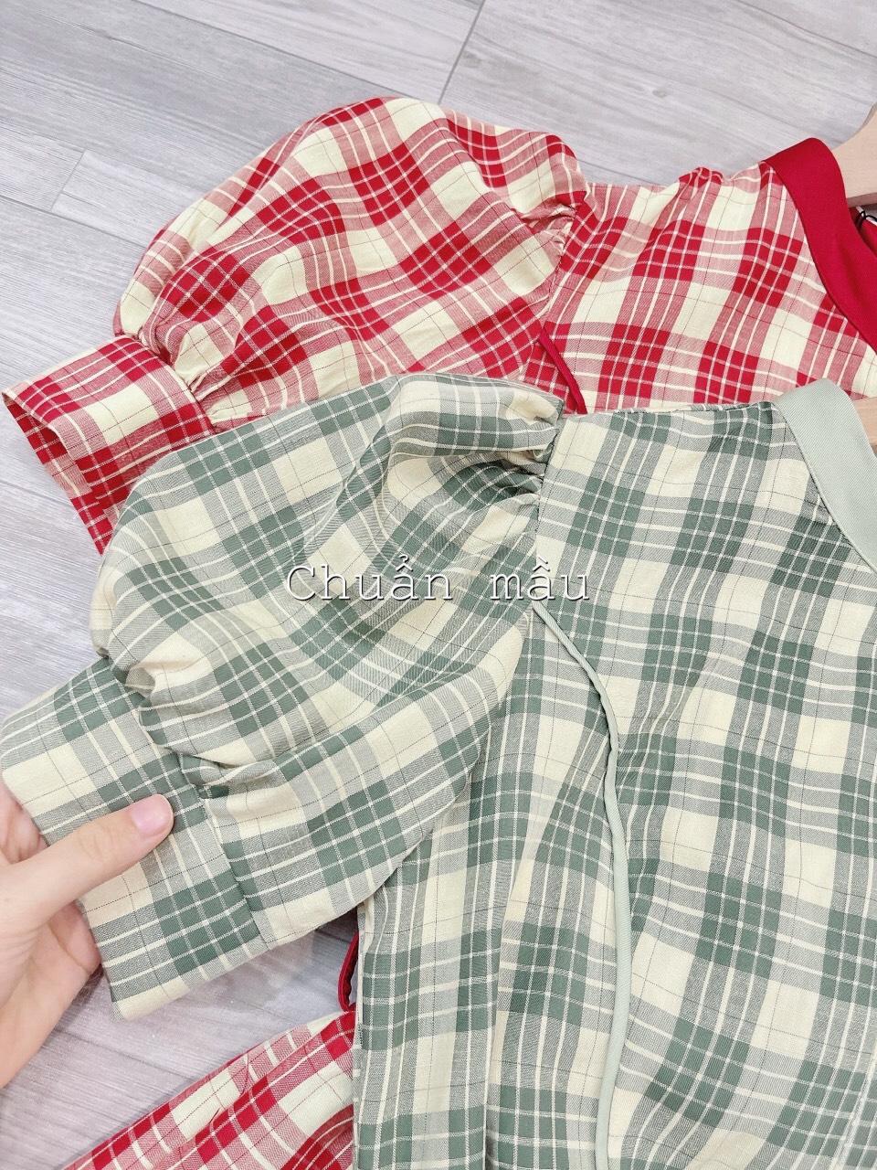 Váy kẻ phối đai eo viền
