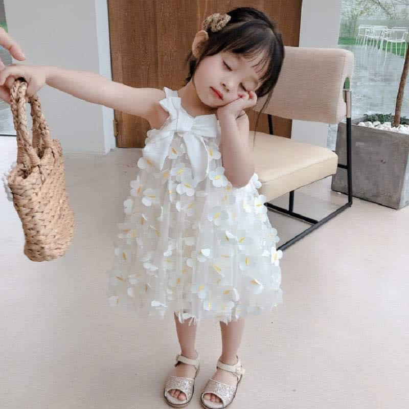 VÁY BÉ GÁI MÀU TRẮNG BƯỚM 3D