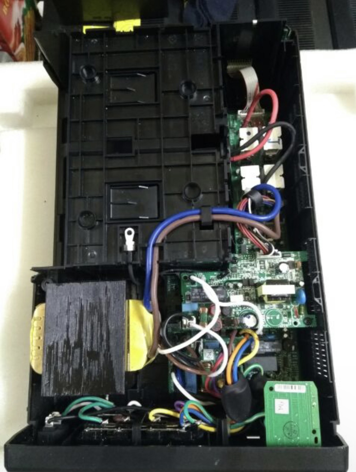 Bộ Lưu Điện UPS APC LCD-BR900GI