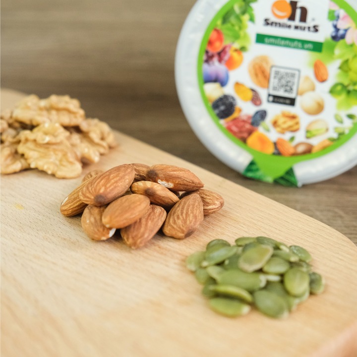 Mix Nhân Hạt Khô hộp 500g (Gồm Nhân Bí Xanh, Nhân Hạt Óc Chó, Hạnh Nhân tách vỏ nướng)