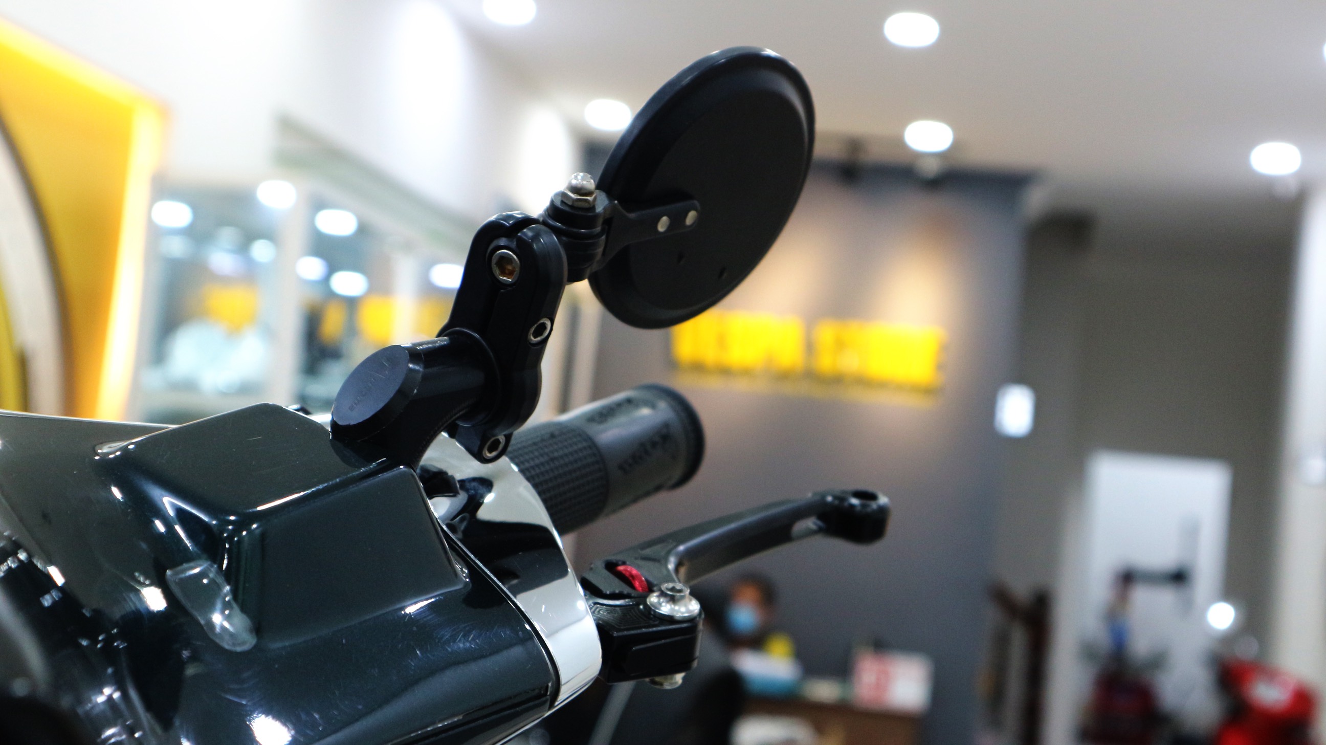 KÍNH CHIẾU HẬU XE VESPA