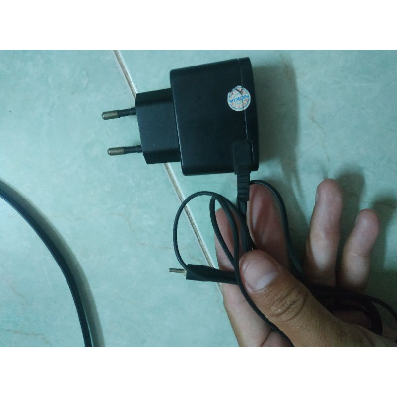 Sạc zin nokia chui nhỏ...