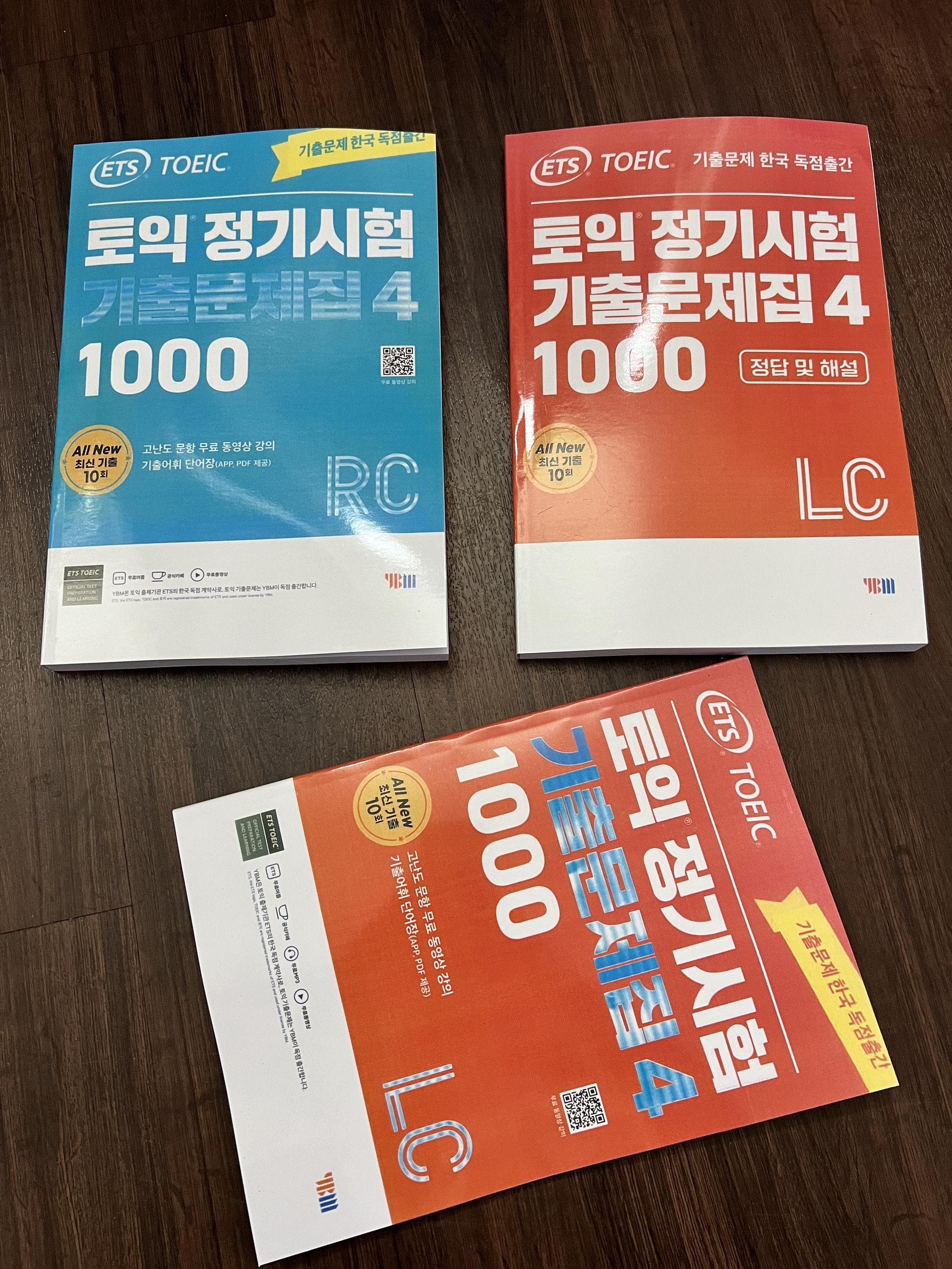 ETS TOEIC 2024 (COMBO 3 CUỐN RC/ LC/ SCRIPT (LỜI THOẠI CUỐN NGHE) - TẶNG FILE AUDIO