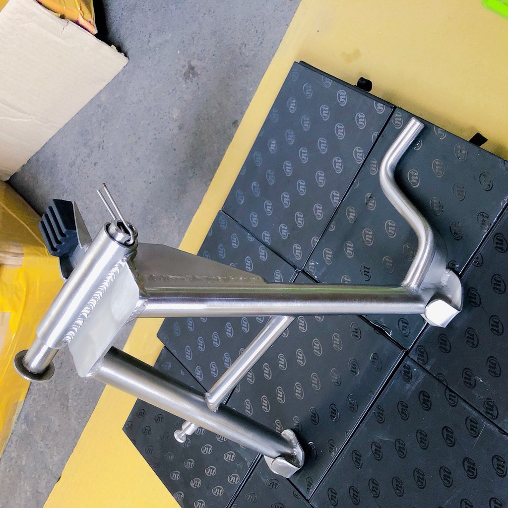 chân chống giữa inox cho đủ dòng xe nhé đặc nguyên khối