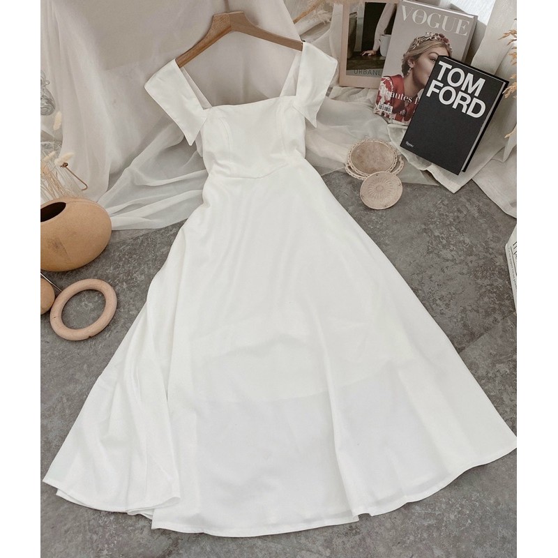 Đầm trắng cổ đắp vai