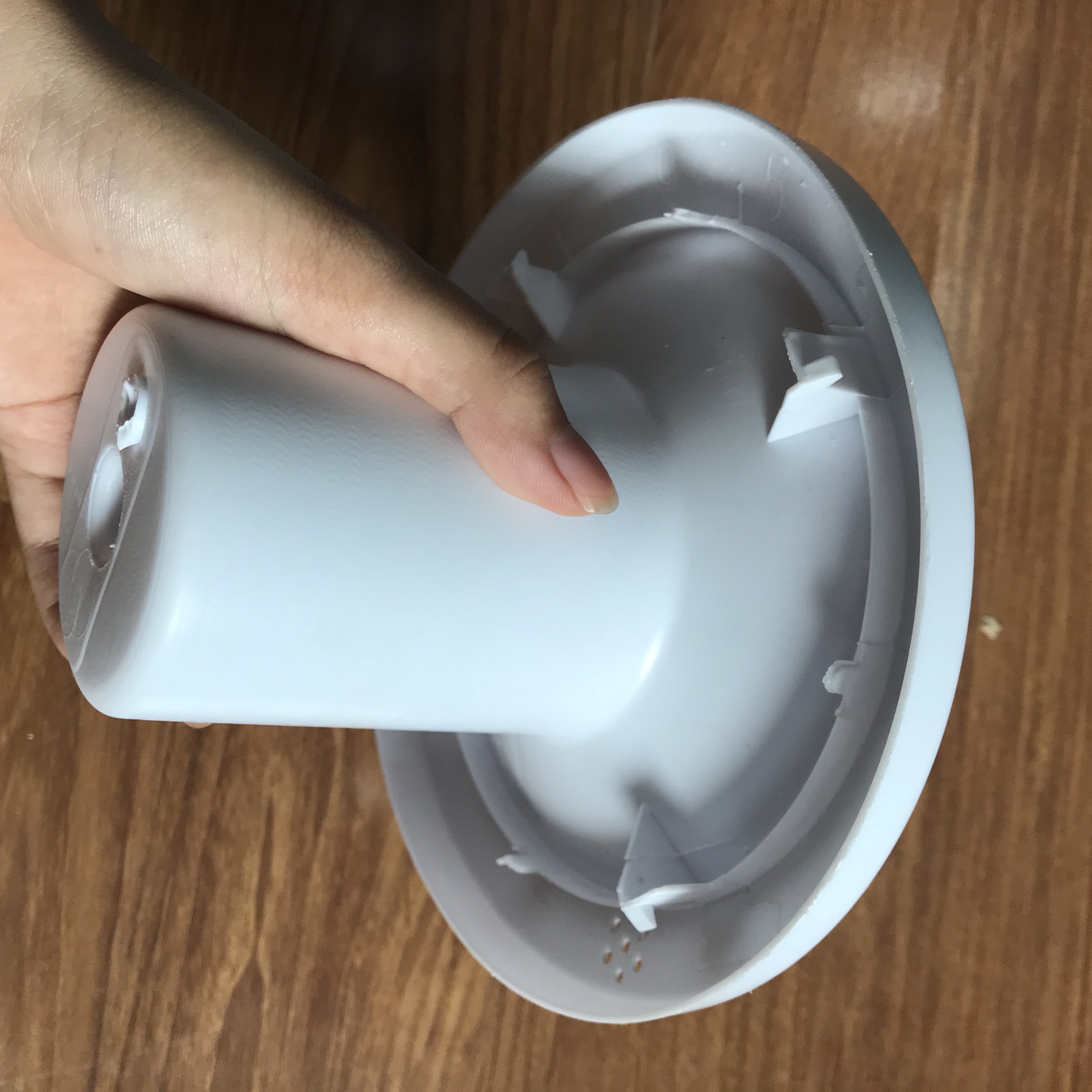 Cọc cắm bình nước cho cây nước nóng lạnh