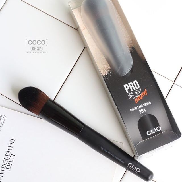 Cọ trang điểm CLIO PRO PLAY PRISM FACE BRUSH 204