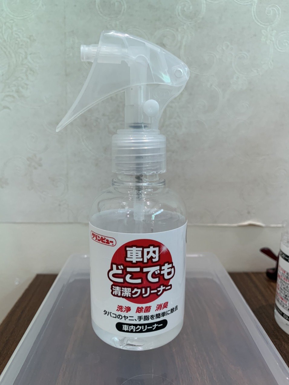 Bình xịt vệ sinh nội thất ô tô Nhật Bản 100ml
