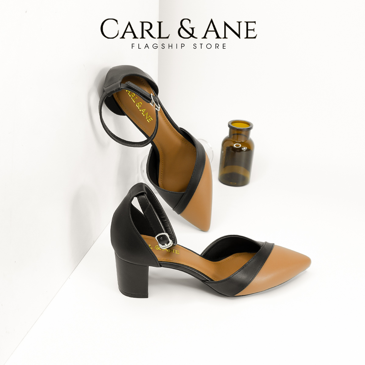 [CHỈ 18/12 0H-12H - MUA 3 GIẢM 20%] Carl & Ane - Giày cao gót phối mũi phong cách Hàn Quốc cao 5,5cm màu đen phối bố - CL017