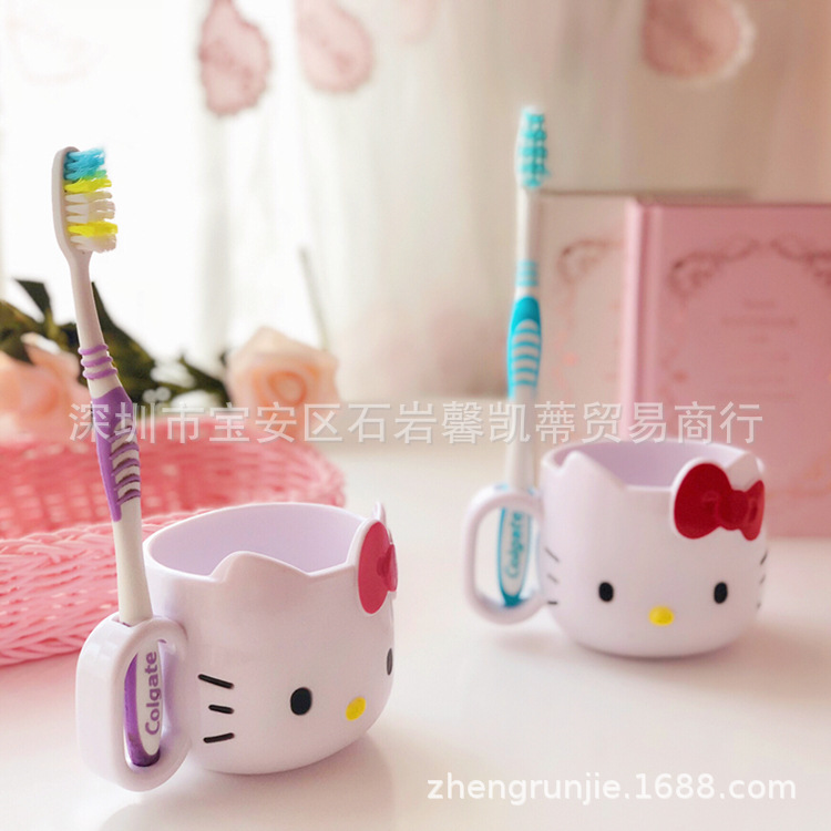 Ly nhựa Hello Kitty 200ml