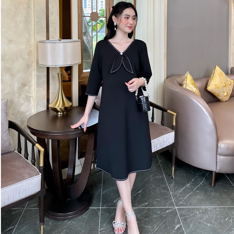 MEDYLA - Đầm bầu dự tiệc thu đông thiết kế 2 lớp đen xốp lót lụa vạt cổ viền trắng cho bầu đi chơi, du lịch - VS1141