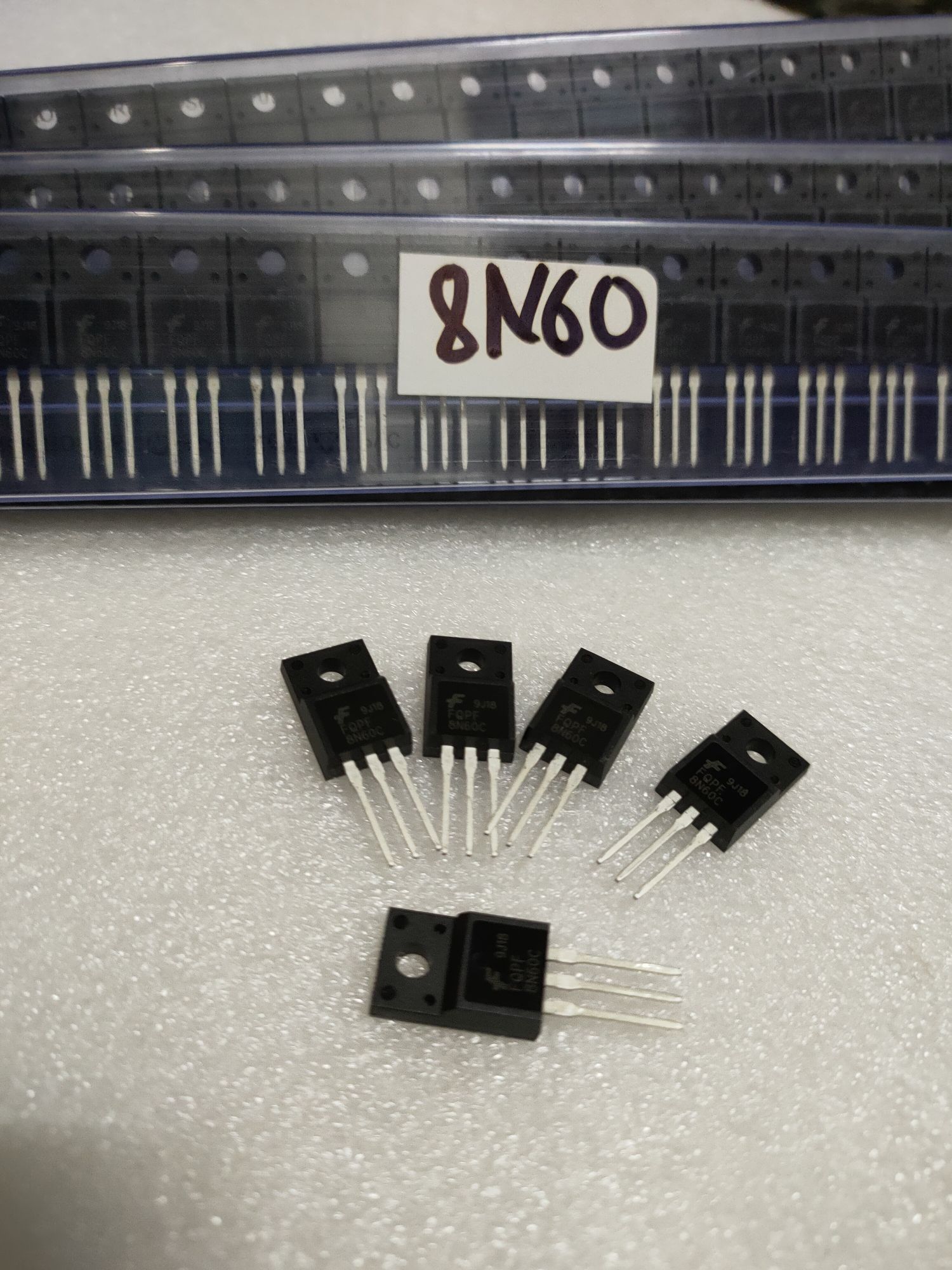 5 Con MOSFET 8N60