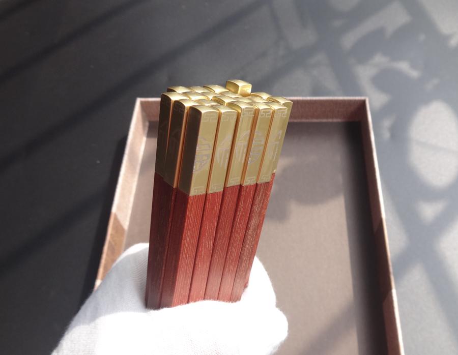 Bộ 10 Đôi Đũa Gỗ Hương Đỏ Mạ Vàng 24K D4