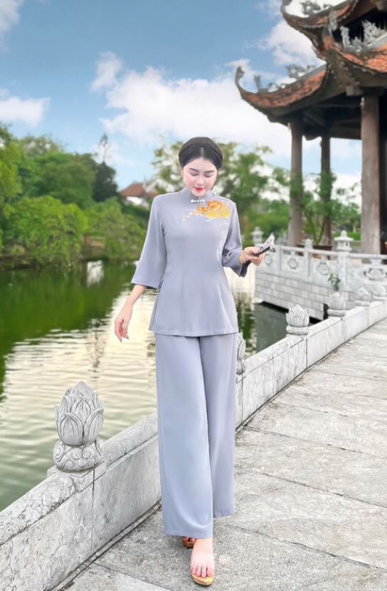 Đồ lam đi chùa lụa thêu hoa cúc tàu đính ngọc