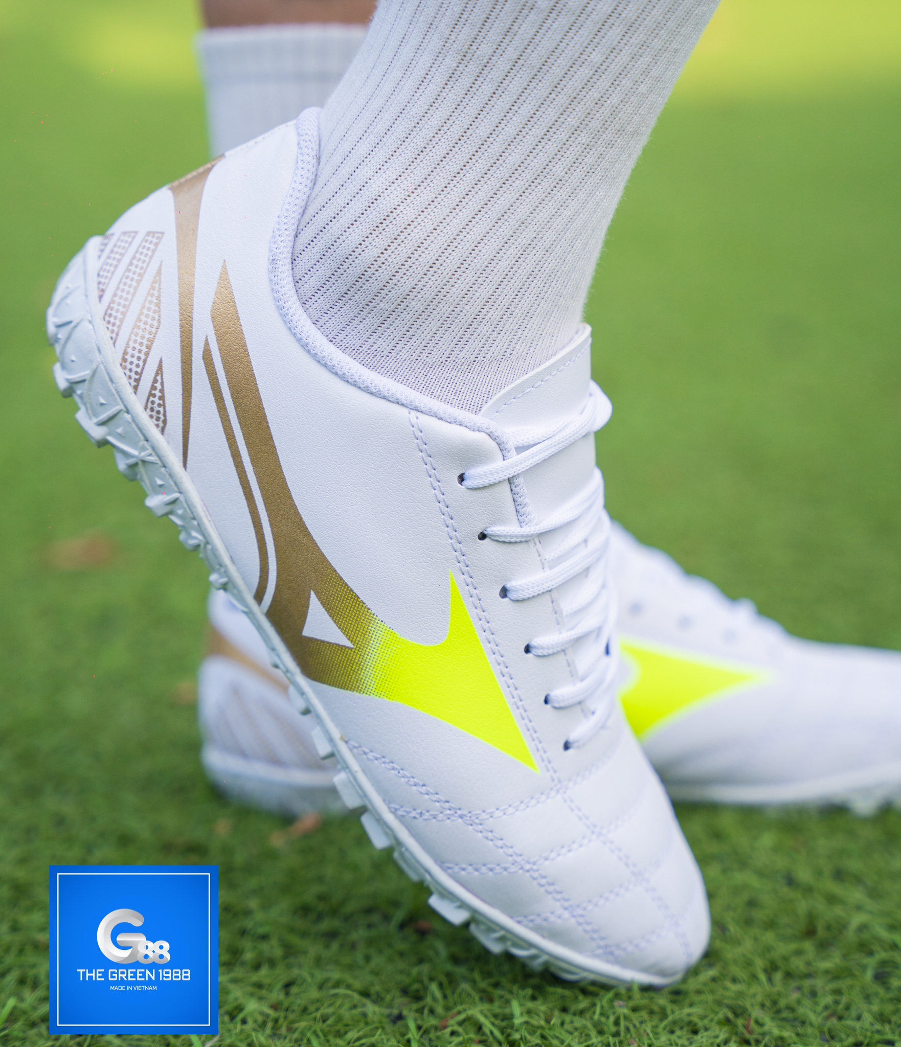 giày đá bóng mizuno đế cao su khâu full đế