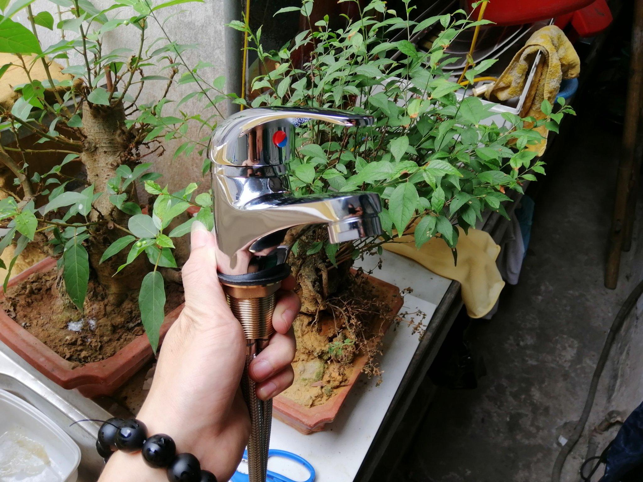 vòi lavabo nóng lạnh inax