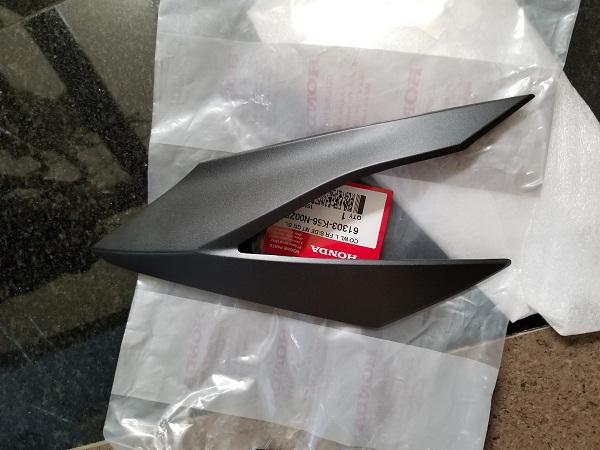Tai thỏ xe Sonic màu đen nhám bên trái