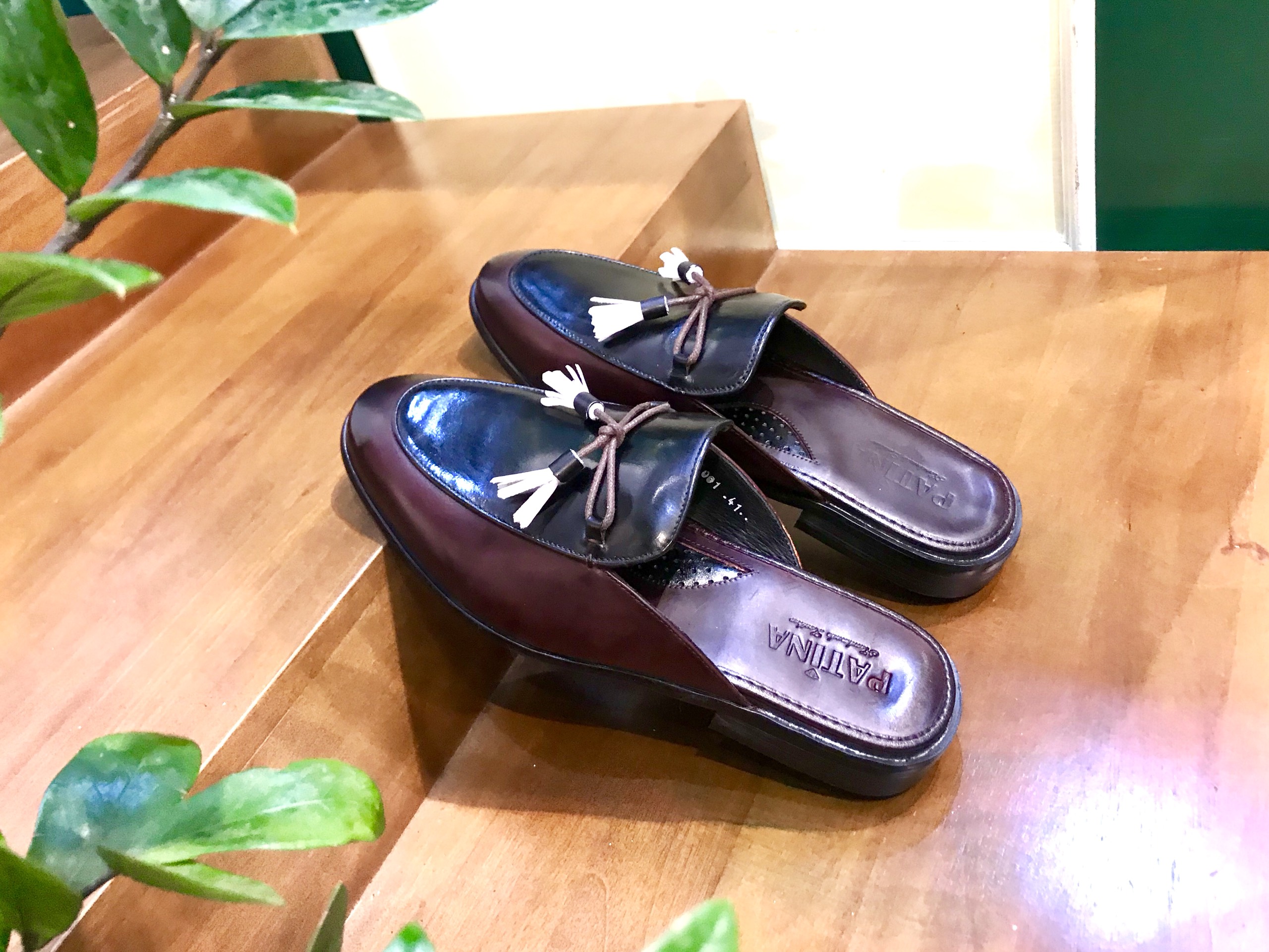 SỤC DA NAM PATINA ĐỎ ĐEN CHUÔNG TRẮNG