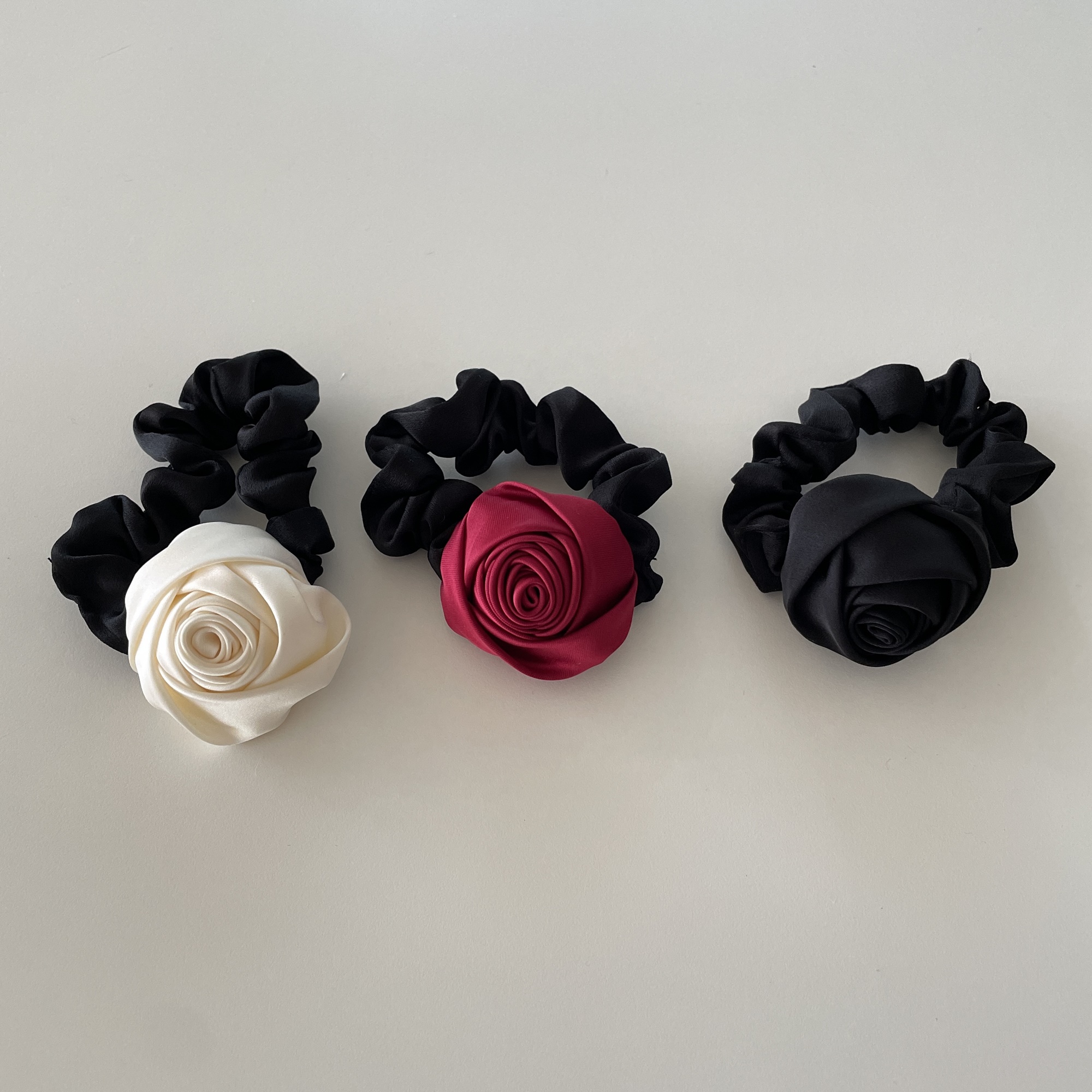 Cột tóc vải hoa hồng sang trọng Modleaf Rose queen tie Hàn Quốc