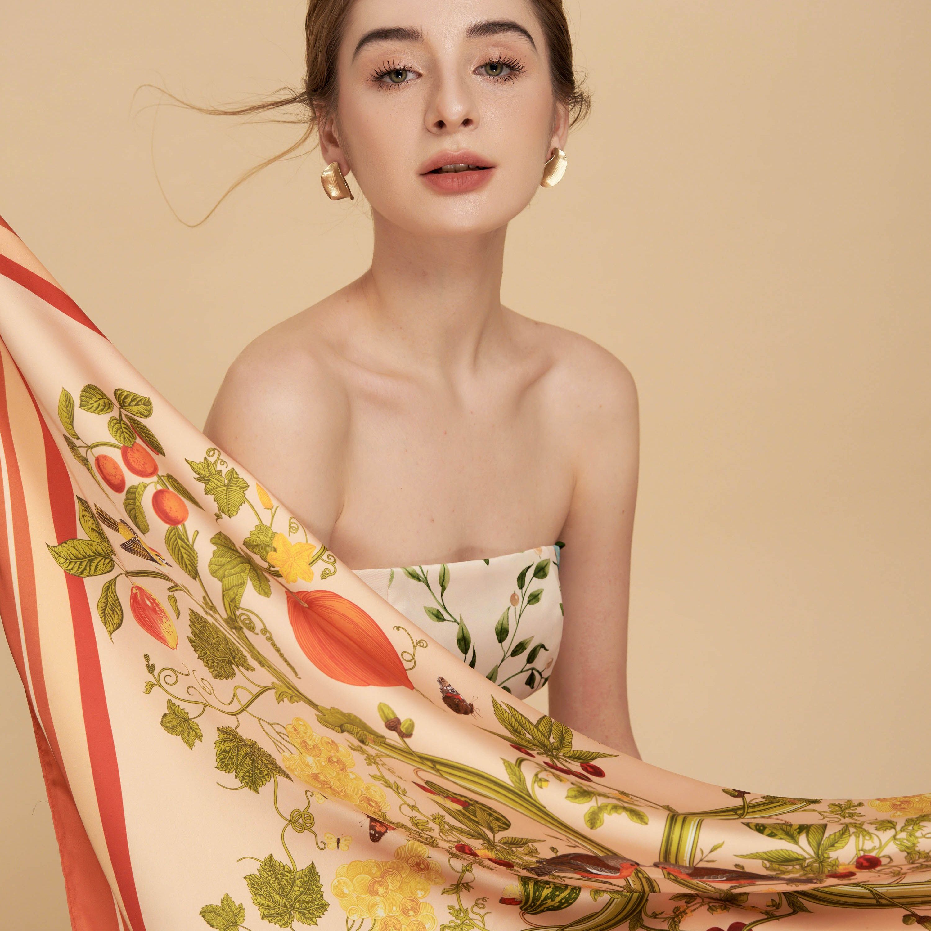 Oceana London - Khăn lụa vuông Sarah Scarf