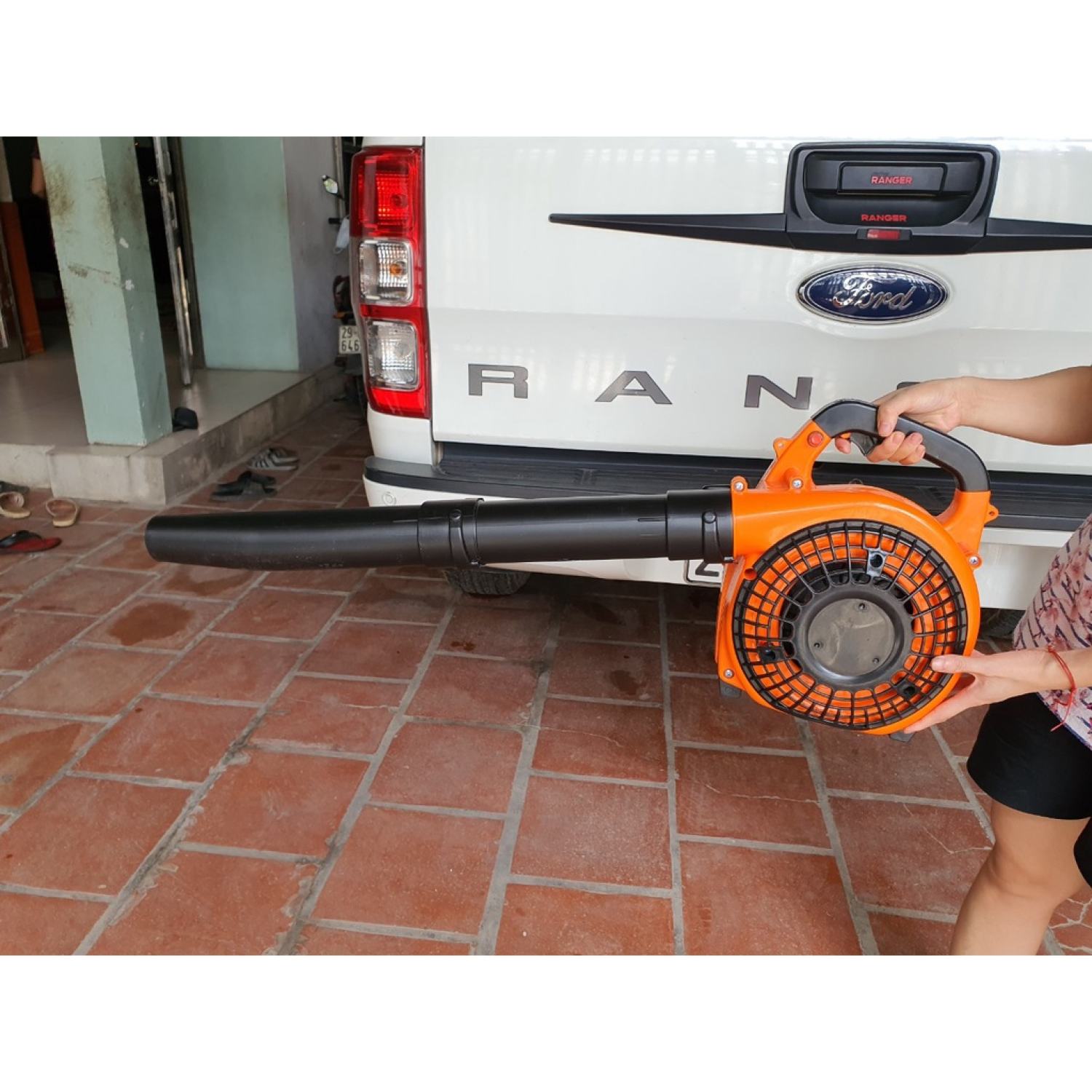 Máy thổi lá cây, máy thổi bụi đa năng chạy xăng 2 thì blower vac - eb260